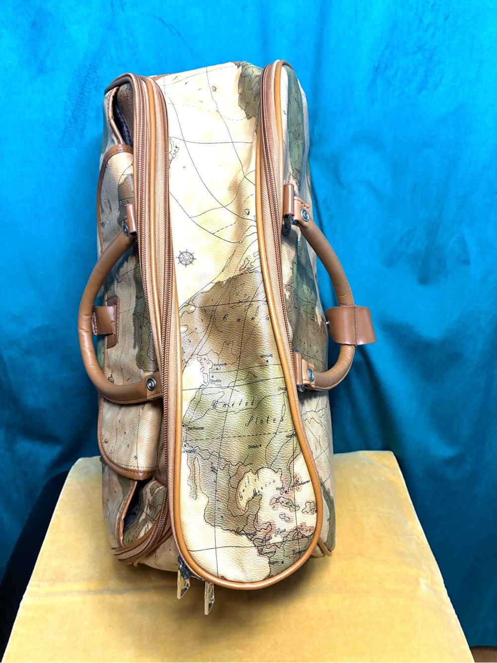Stylish Travel Bag - Picture 12 of 16